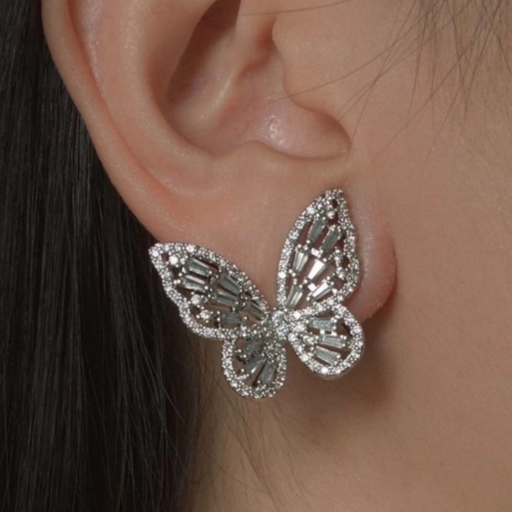 NEW SILVER SHINY BUTTERFLY STUD EARRINGS